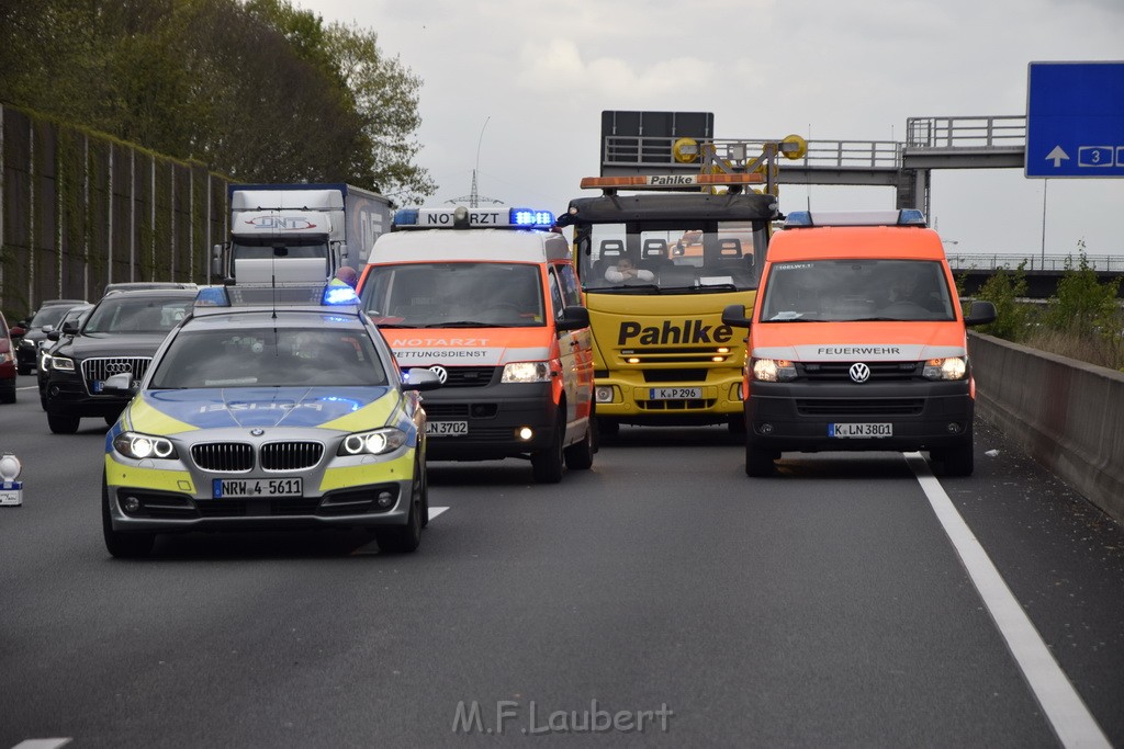 VU Auffahrunfall A 3 Rich Oberhausen kurz vor AS Koeln Dellbrueck P086.JPG - Miklos Laubert